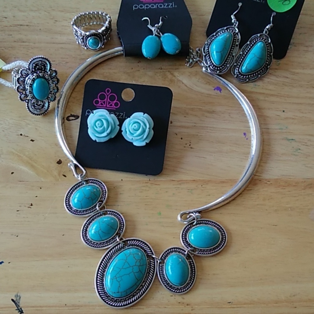 Paparazzi Teal Cracked stone Lot